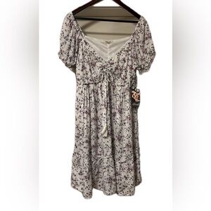 NWT Hint of Blush Floral Midi. Size XL.